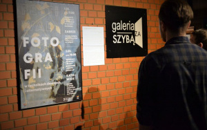 galeria ZA SZYBĄ